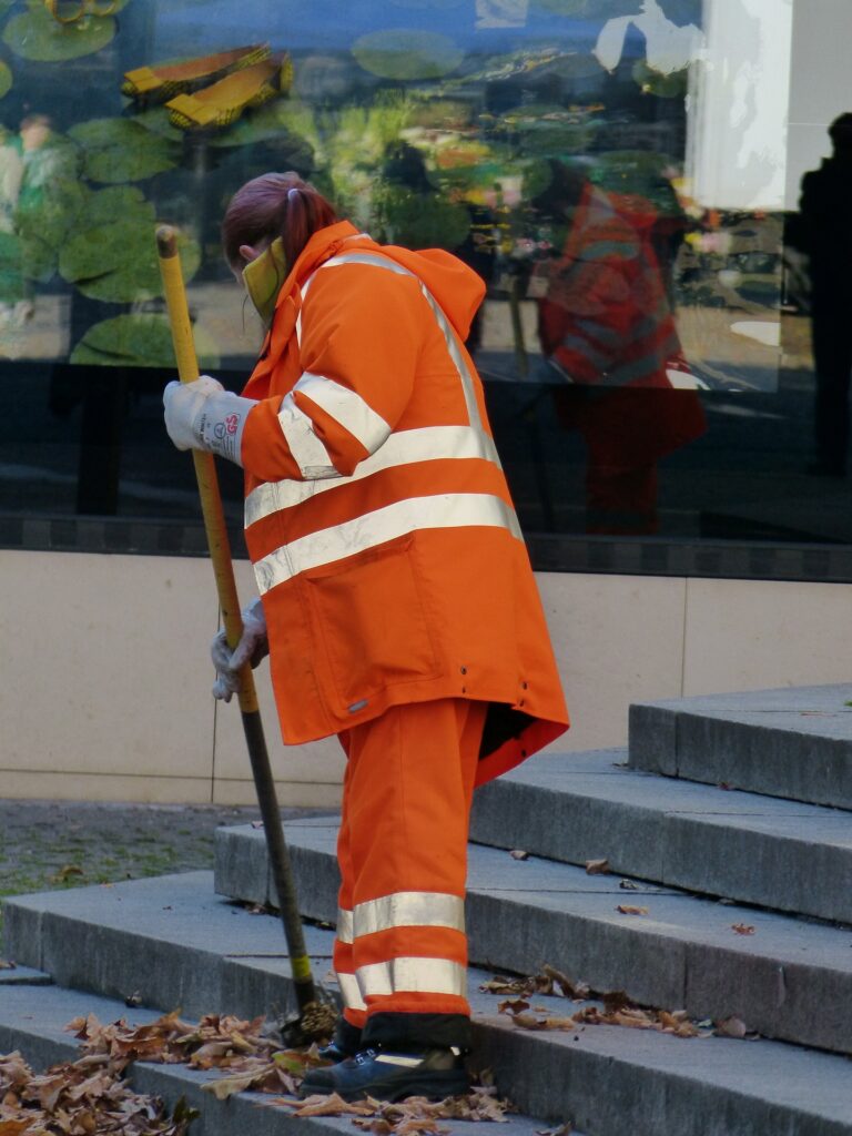 road 68762 1920 768x1024 - Die Vorteile von professionellen Kehrdiensten für Gewerbe und Kommunen